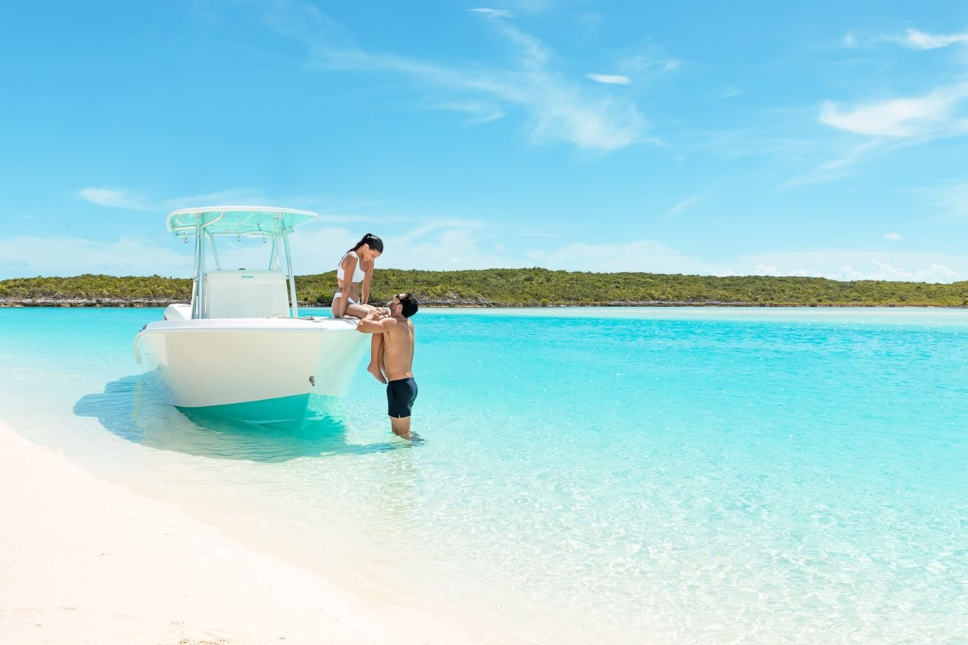 Jovem casal nas Bahamas.
